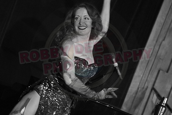 All digital download photos are available for purchase without watermarks