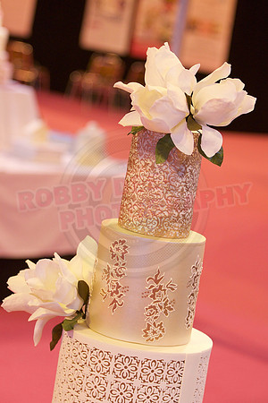 Wedding Cakes Gold, Silver & Bronze