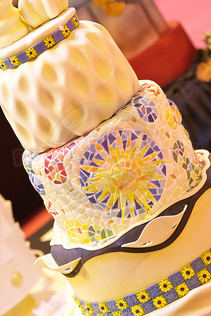 Wedding Cakes Gold, Silver & Bronze