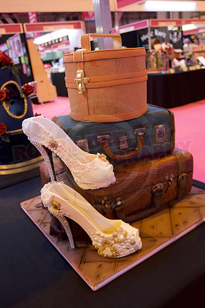 Wedding Cakes Gold, Silver & Bronze