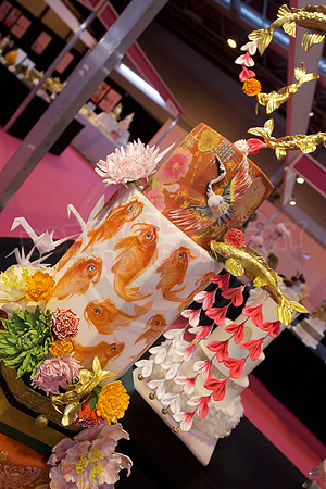 Wedding Cakes Gold, Silver & Bronze