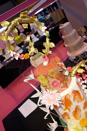 Wedding Cakes Gold, Silver & Bronze
