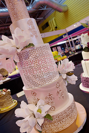 Wedding Cakes Gold, Silver & Bronze
