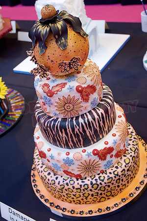 Wedding Cakes Gold, Silver & Bronze
