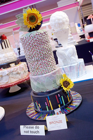 Wedding Cakes Gold, Silver & Bronze