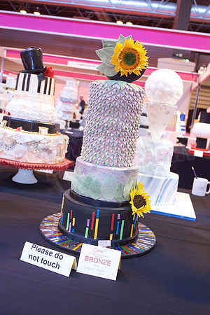 Wedding Cakes Gold, Silver & Bronze