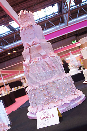 Wedding Cakes Gold, Silver & Bronze