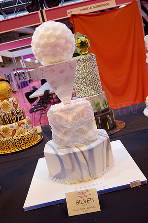 Wedding Cakes Gold, Silver & Bronze