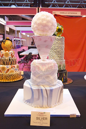 Wedding Cakes Gold, Silver & Bronze