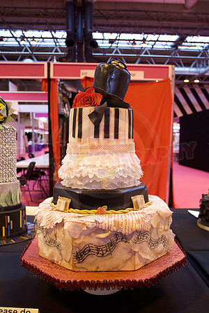 Wedding Cakes Gold, Silver & Bronze