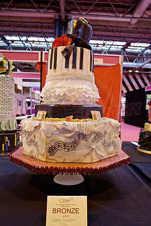 Wedding Cakes Gold, Silver & Bronze
