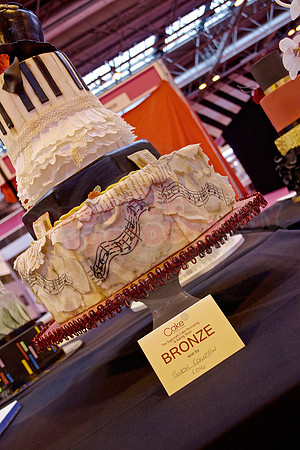 Wedding Cakes Gold, Silver & Bronze