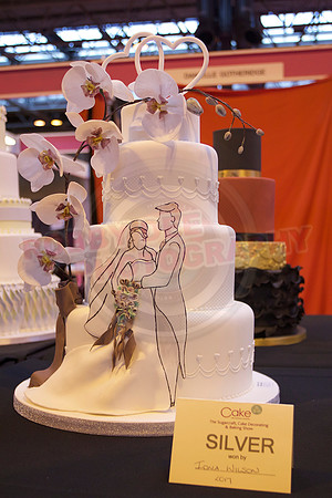 Wedding Cakes Gold, Silver & Bronze