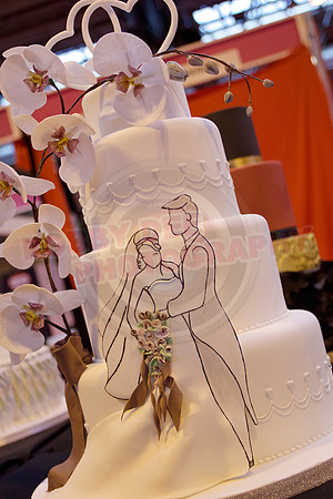 Wedding Cakes Gold, Silver & Bronze
