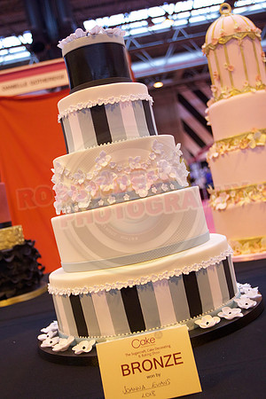 Wedding Cakes Gold, Silver & Bronze