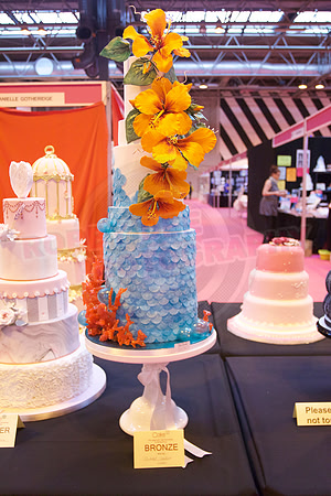 Wedding Cakes Gold, Silver & Bronze
