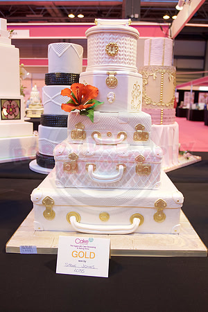 Wedding Cakes Gold, Silver & Bronze