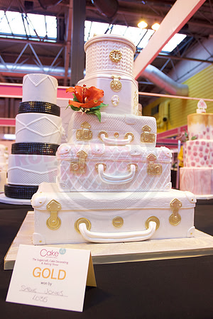 Wedding Cakes Gold, Silver & Bronze
