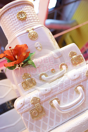 Wedding Cakes Gold, Silver & Bronze