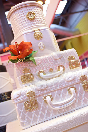 Wedding Cakes Gold, Silver & Bronze