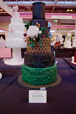 Wedding Cakes Gold, Silver & Bronze