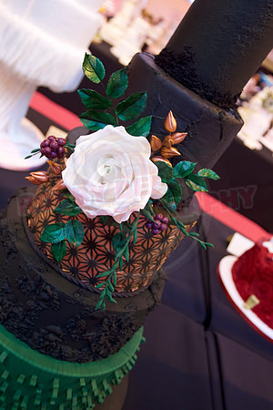 Wedding Cakes Gold, Silver & Bronze
