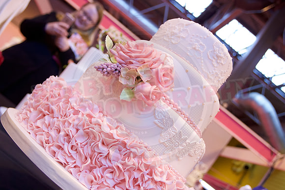 Wedding Cakes Gold, Silver & Bronze