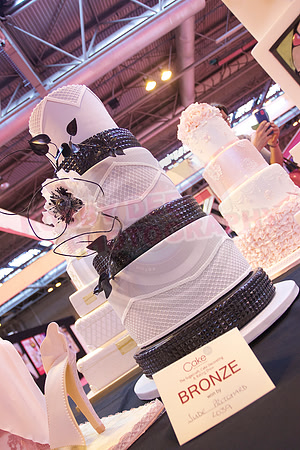 Wedding Cakes Gold, Silver & Bronze