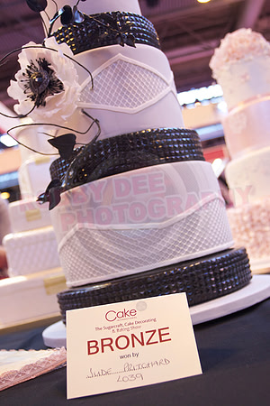 Wedding Cakes Gold, Silver & Bronze