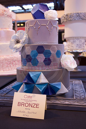 Wedding Cakes Gold, Silver & Bronze