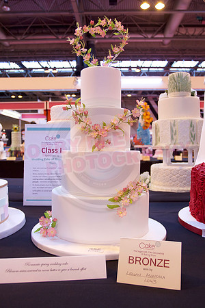 Wedding Cakes Gold, Silver & Bronze