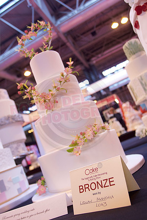 Wedding Cakes Gold, Silver & Bronze