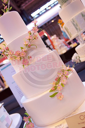 Wedding Cakes Gold, Silver & Bronze