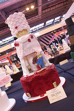 Wedding Cakes Gold, Silver & Bronze