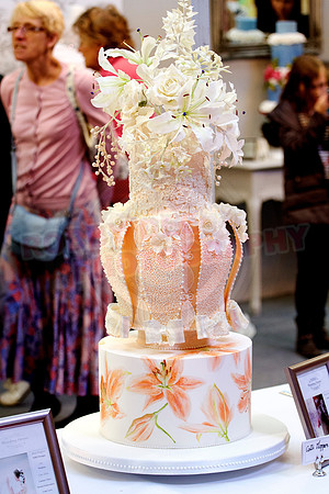 Wedding Cakes Through The Ages