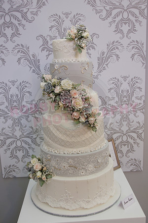 Wedding Cakes Through The Ages