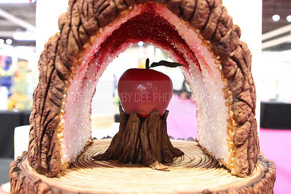 Eye Capturing Cake International Moments