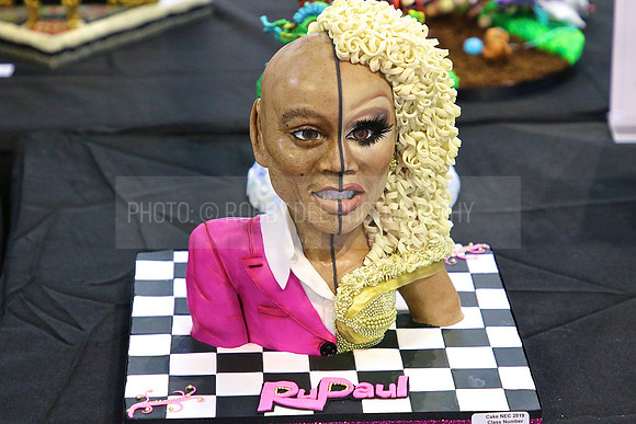 Eye Capturing Cake International Moments